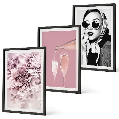 Wanddecoratieset met schilderijen roze bloemen en een elegante dame