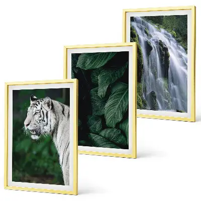 Fotobehang witte tijger tussen bladeren bij een waterval