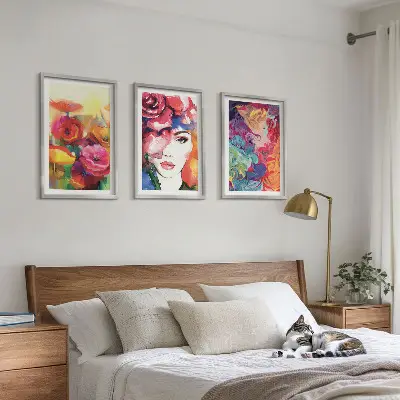 Wanddecoratieset met schilderijen intensieve bloemen en vrouwenportret