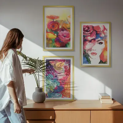 Wanddecoratieset met schilderijen intensieve bloemen en vrouwenportret