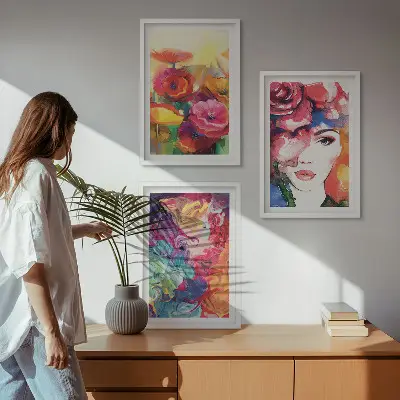 Wanddecoratieset met schilderijen intensieve bloemen en vrouwenportret