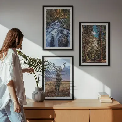 Fotowand met een waterval in een bos met bergen en een hert in de natuur