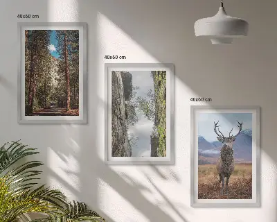 Wanddecoratieset schilderijen met een landschap van bergen en een hert in de natuur