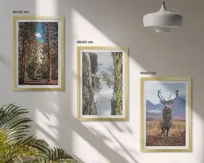 Wanddecoratieset schilderijen met een landschap van bergen en een hert in de natuur