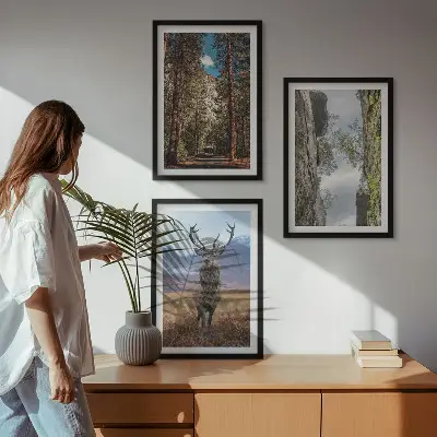 Wanddecoratieset schilderijen met een landschap van bergen en een hert in de natuur