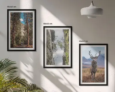 Wanddecoratieset schilderijen met een landschap van bergen en een hert in de natuur