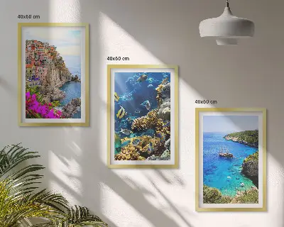 Set wanddecoratie met schilderijen kustlandschap met kleurrijke huizen