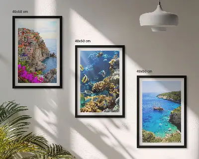 Set wanddecoratie met schilderijen kustlandschap met kleurrijke huizen
