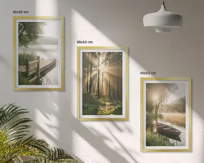 Fotowand met een ochtendmist boven het meer bij het bos met een bootje