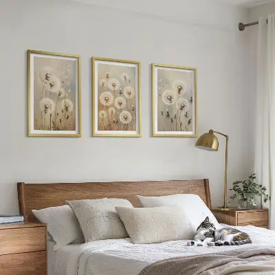 Fotowand witte paardenbloemen op een lichte achtergrond