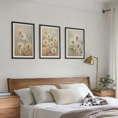 Fotowand witte paardenbloemen op een lichte achtergrond