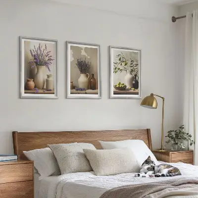 Fotowand met bloemen in olijfkleurige vazen