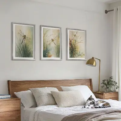 Wanddecoratieset met schilderijen grassen en libellen bij het water
