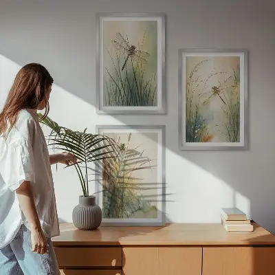 Wanddecoratieset met schilderijen grassen en libellen bij het water
