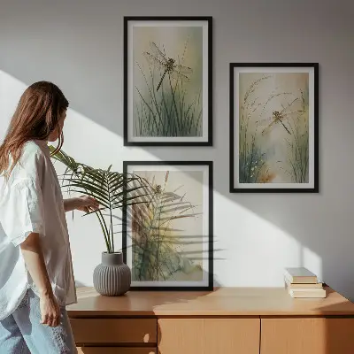 Wanddecoratieset met schilderijen grassen en libellen bij het water