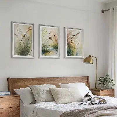 Fotowand schilderij van libellen boven het water met gras