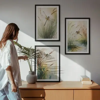 Fotowand schilderij van libellen boven het water met gras