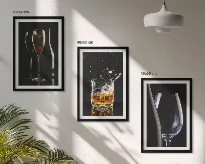 Fotowand met glazen wijn en whisky op een zwarte achtergrond