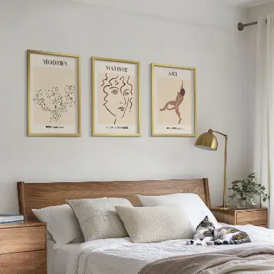 Fotowand met stijlvolle afbeeldingen van bloemen en figuren