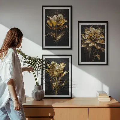 Fotowand met gele bloemen op een donkere achtergrond