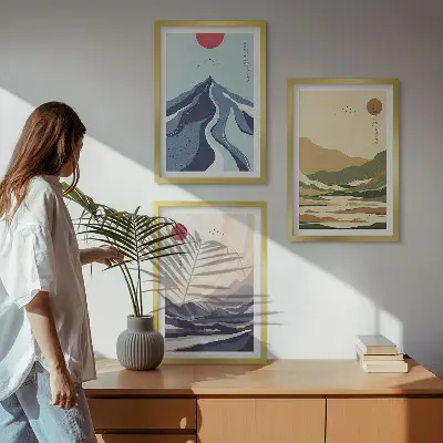 Set wanddecoratie met schilderijen pastelkleurige bergen in japandi-stijl