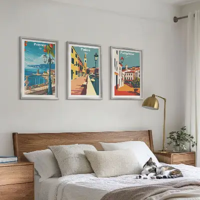 Wanddecoratieset met schilderijen vintage illustraties van steden