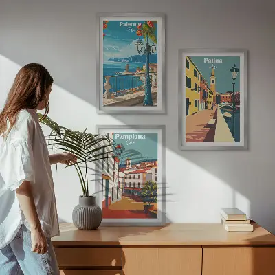 Wanddecoratieset met schilderijen vintage illustraties van steden