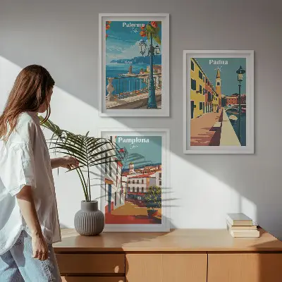 Wanddecoratieset met schilderijen vintage illustraties van steden