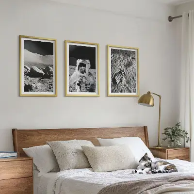 Set wanddecoratie met schilderijen met afbeeldingen van NASA, de maan en een astronaut