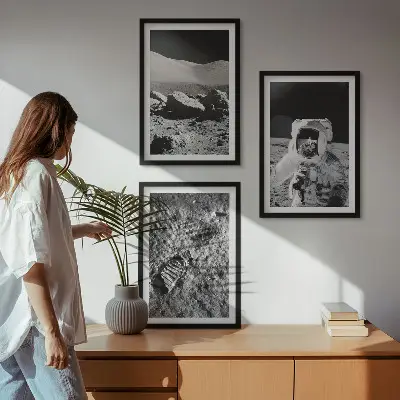 Set wanddecoratie met schilderijen met afbeeldingen van NASA, de maan en een astronaut