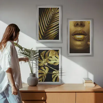 Fotowand met palma, monstera en uitsnede van een vrouw