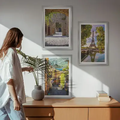 Wanddecoratie set schilderijen met architectuur van de Eiffeltoren in smalle straatjes