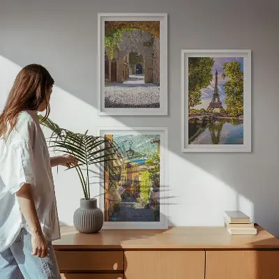 Wanddecoratie set schilderijen met architectuur van de Eiffeltoren in smalle straatjes