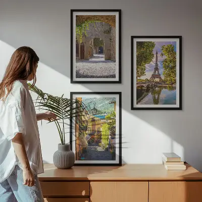 Wanddecoratie set schilderijen met architectuur van de Eiffeltoren in smalle straatjes