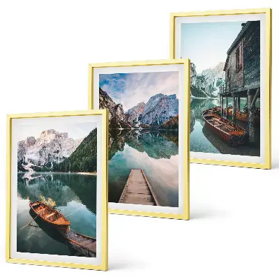 Wanddecoratieset schilderijen met afbeelding van een meer, bergen, boten en een hut
