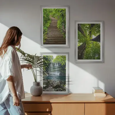 Fotowand met een bospad bij een waterval en weelderige vegetatie