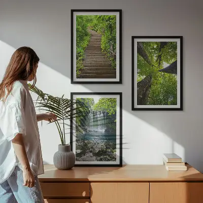 Fotowand met een bospad bij een waterval en weelderige vegetatie