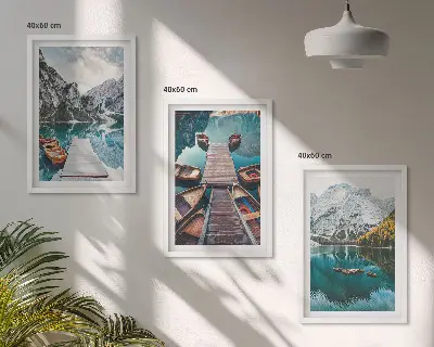 Fotowand met een meer met steigers en bergen