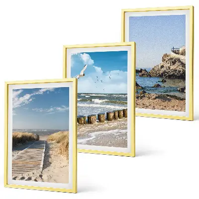 Set wanddecoratie met schilderijen houten strandpad bij de kliffen