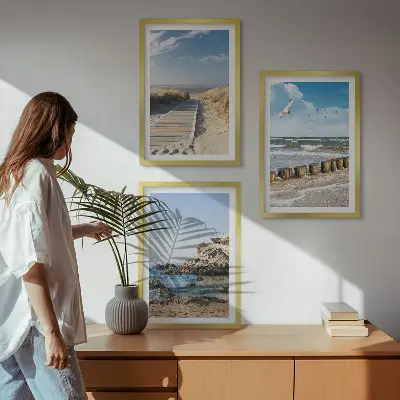 Set wanddecoratie met schilderijen houten strandpad bij de kliffen