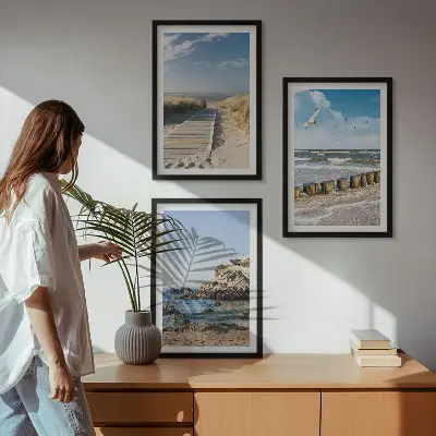 Set wanddecoratie met schilderijen houten strandpad bij de kliffen