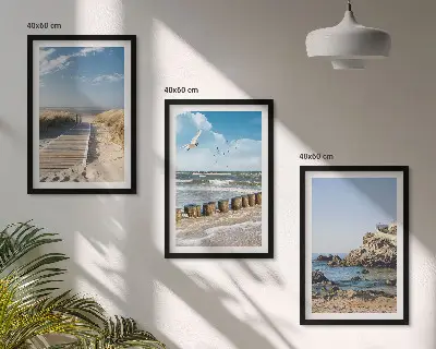 Set wanddecoratie met schilderijen houten strandpad bij de kliffen