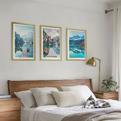 Wanddecoratieset schilderijen met bergmeer en reflectie van boten