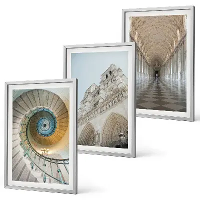 Wanddecoratieset schilderijen met een spiraaltrap in een kathedraal