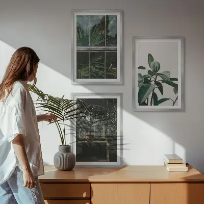 Wanddecoratieset schilderijen groene bladeren bij een raam met planten