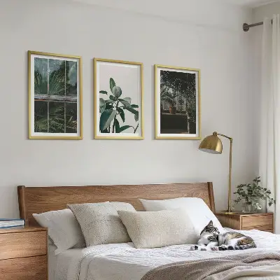 Wanddecoratieset schilderijen groene bladeren bij een raam met planten