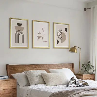 Fotowand met abstracte vormen en een gezicht