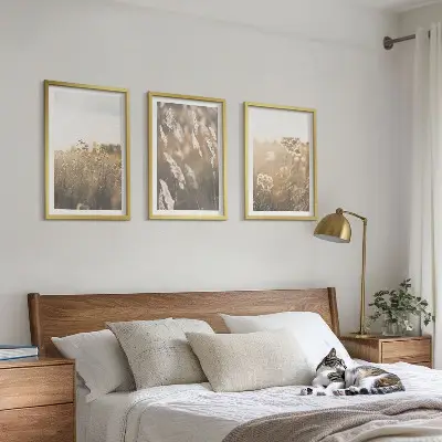 Fotowand landschap met gras en bloemen in warme tinten