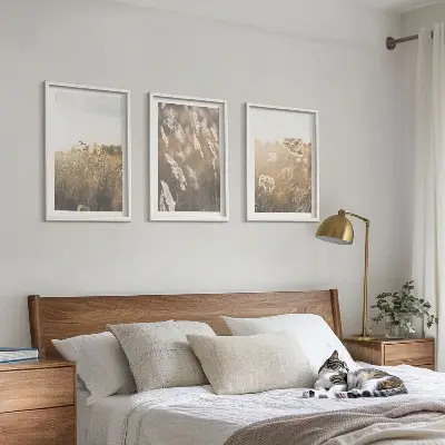 Fotowand landschap met gras en bloemen in warme tinten