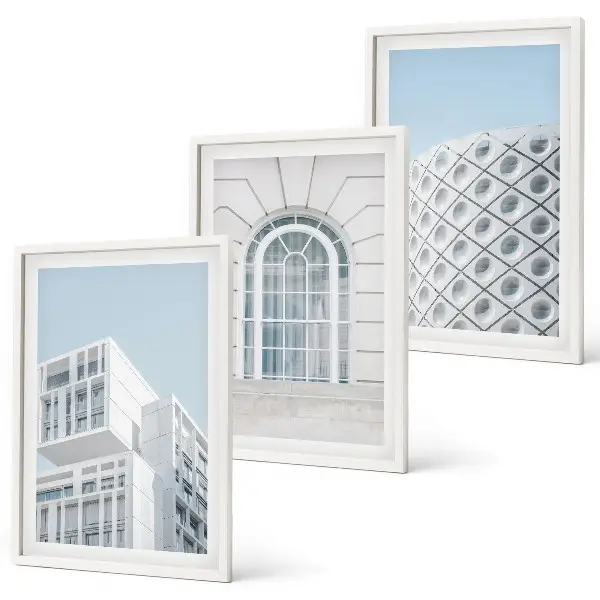 Wanddecoratieset met schilderijen moderne architectuur en geometrische vormen